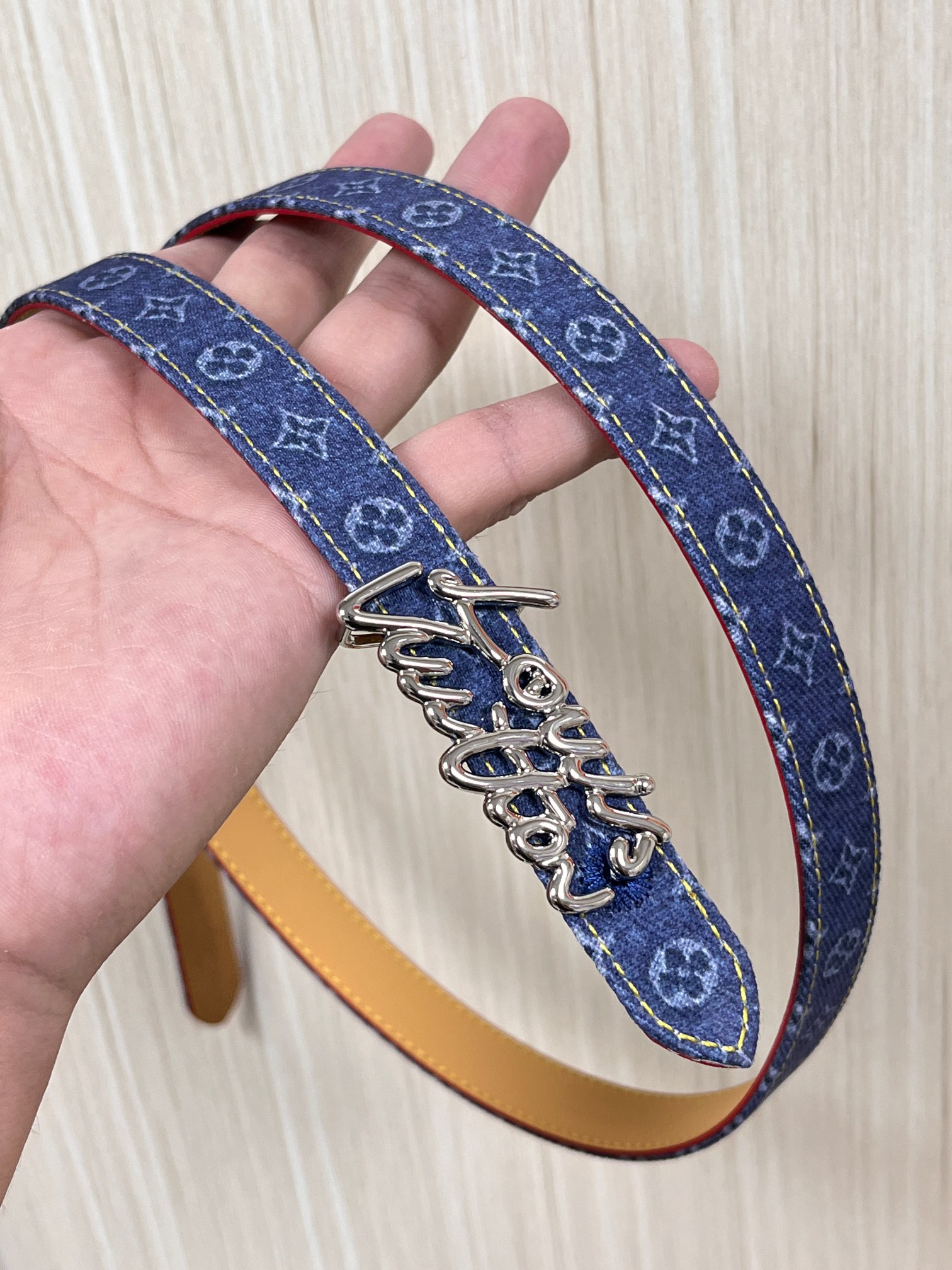 牛仔篮Monogram 帆布材质 搭配复古做旧的老花印花另一面树高进口牛皮 宽牛仔蓝布