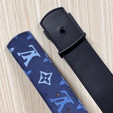 -当季新款,外侧采用, 涂层帆布,以渐变蓝色调演绎经典老花图案,自带潮流质感。- 内侧为驼色皮革,可实现 -当季新款,外侧采用, 涂层帆布,以渐变蓝色调演绎经典老花图案,自带潮流质感。- 内侧为驼色皮革,可实现