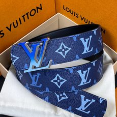 -当季新款,外侧采用, 涂层帆布,以渐变蓝色调演绎经典老花图案,自带潮流质感。- 内侧为驼色皮革,可实现 -当季新款,外侧采用, 涂层帆布,以渐变蓝色调演绎经典老花图案,自带潮流质感。- 内侧为驼色皮革,可实现