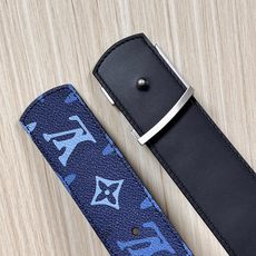 -当季新款,外侧采用, 涂层帆布,以渐变蓝色调演绎经典老花图案,自带潮流质感。- 内侧为驼色皮革,可实现 -当季新款,外侧采用, 涂层帆布,以渐变蓝色调演绎经典老花图案,自带潮流质感。- 内侧为驼色皮革,可实现
