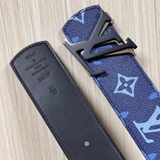 -当季新款,外侧采用, 涂层帆布,以渐变蓝色调演绎经典老花图案,自带潮流质感。- 内侧为驼色皮革,可实现 -当季新款,外侧采用, 涂层帆布,以渐变蓝色调演绎经典老花图案,自带潮流质感。- 内侧为驼色皮革,可实现