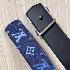 -当季新款,外侧采用, 涂层帆布,以渐变蓝色调演绎经典老花图案,自带潮流质感。- 内侧为驼色皮革,可实现 -当季新款,外侧采用, 涂层帆布,以渐变蓝色调演绎经典老花图案,自带潮流质感。- 内侧为驼色皮革,可实现