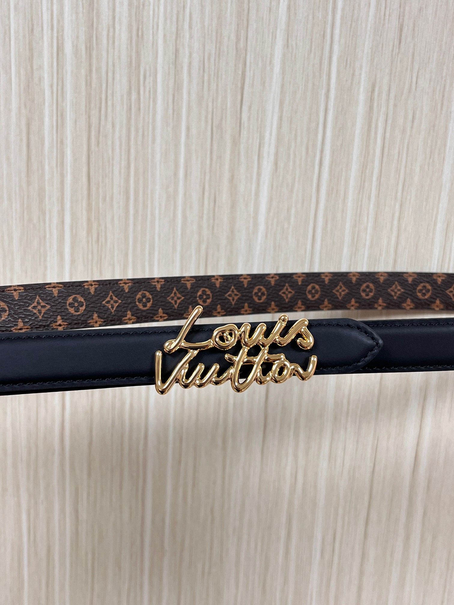 当鸡新款，2.0宽帆布印花，黑色小牛皮起鼓，一尖一方尾。达配精品四铁丝扣头。