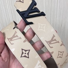 当季新款 LV Dimension Monogran SurPlus 双面腰带以大胆笔触诠释日常中性风尚 当季新款 LV Dimension Monogran SurPlus 双面腰带以大胆笔触诠释日常中性风尚