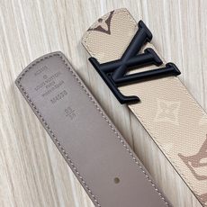 当季新款 LV Dimension Monogran SurPlus 双面腰带以大胆笔触诠释日常中性风尚 当季新款 LV Dimension Monogran SurPlus 双面腰带以大胆笔触诠释日常中性风尚
