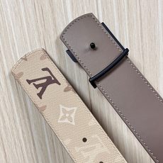 当季新款 LV Dimension Monogran SurPlus 双面腰带以大胆笔触诠释日常中性风尚 当季新款 LV Dimension Monogran SurPlus 双面腰带以大胆笔触诠释日常中性风尚