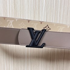 当季新款 LV Dimension Monogran SurPlus 双面腰带以大胆笔触诠释日常中性风尚 当季新款 LV Dimension Monogran SurPlus 双面腰带以大胆笔触诠释日常中性风尚