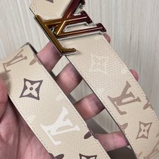 当季新款 LV Dimension Monogran SurPlus 双面腰带以大胆笔触诠释日常中性风尚 当季新款 LV Dimension Monogran SurPlus 双面腰带以大胆笔触诠释日常中性风尚