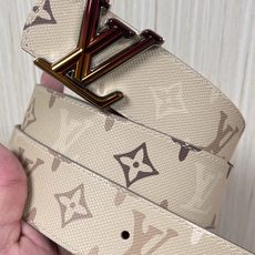 当季新款 LV Dimension Monogran SurPlus 双面腰带以大胆笔触诠释日常中性风尚 当季新款 LV Dimension Monogran SurPlus 双面腰带以大胆笔触诠释日常中性风尚