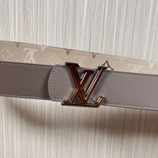 当季新款 LV Dimension Monogran SurPlus 双面腰带以大胆笔触诠释日常中性风尚 当季新款 LV Dimension Monogran SurPlus 双面腰带以大胆笔触诠释日常中性风尚