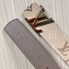 当季新款 LV Dimension Monogran SurPlus 双面腰带以大胆笔触诠释日常中性风尚 当季新款 LV Dimension Monogran SurPlus 双面腰带以大胆笔触诠释日常中性风尚