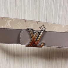 当季新款 LV Dimension Monogran SurPlus 双面腰带以大胆笔触诠释日常中性风尚 当季新款 LV Dimension Monogran SurPlus 双面腰带以大胆笔触诠释日常中性风尚