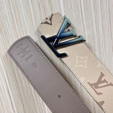 当季新款 LV Dimension Monogran SurPlus 双面腰带以大胆笔触诠释日常中性风尚 当季新款 LV Dimension Monogran SurPlus 双面腰带以大胆笔触诠释日常中性风尚
