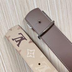 当季新款 LV Dimension Monogran SurPlus 双面腰带以大胆笔触诠释日常中性风尚 当季新款 LV Dimension Monogran SurPlus 双面腰带以大胆笔触诠释日常中性风尚