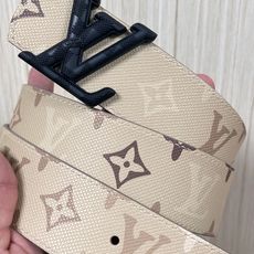 当季新款 LV Dimension Monogran SurPlus 双面腰带以大胆笔触诠释日常中性风尚 当季新款 LV Dimension Monogran SurPlus 双面腰带以大胆笔触诠释日常中性风尚
