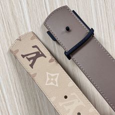 当季新款 LV Dimension Monogran SurPlus 双面腰带以大胆笔触诠释日常中性风尚 当季新款 LV Dimension Monogran SurPlus 双面腰带以大胆笔触诠释日常中性风尚