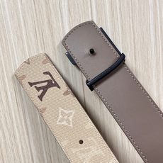 当季新款 LV Dimension Monogran SurPlus 双面腰带以大胆笔触诠释日常中性风尚 当季新款 LV Dimension Monogran SurPlus 双面腰带以大胆笔触诠释日常中性风尚