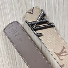 当季新款 LV Dimension Monogran SurPlus 双面腰带以大胆笔触诠释日常中性风尚 当季新款 LV Dimension Monogran SurPlus 双面腰带以大胆笔触诠释日常中性风尚