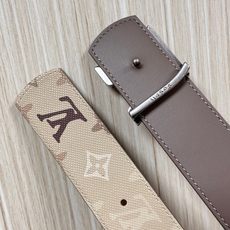 当季新款 LV Dimension Monogran SurPlus 双面腰带以大胆笔触诠释日常中性风尚 当季新款 LV Dimension Monogran SurPlus 双面腰带以大胆笔触诠释日常中性风尚
