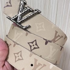 当季新款 LV Dimension Monogran SurPlus 双面腰带以大胆笔触诠释日常中性风尚 当季新款 LV Dimension Monogran SurPlus 双面腰带以大胆笔触诠释日常中性风尚