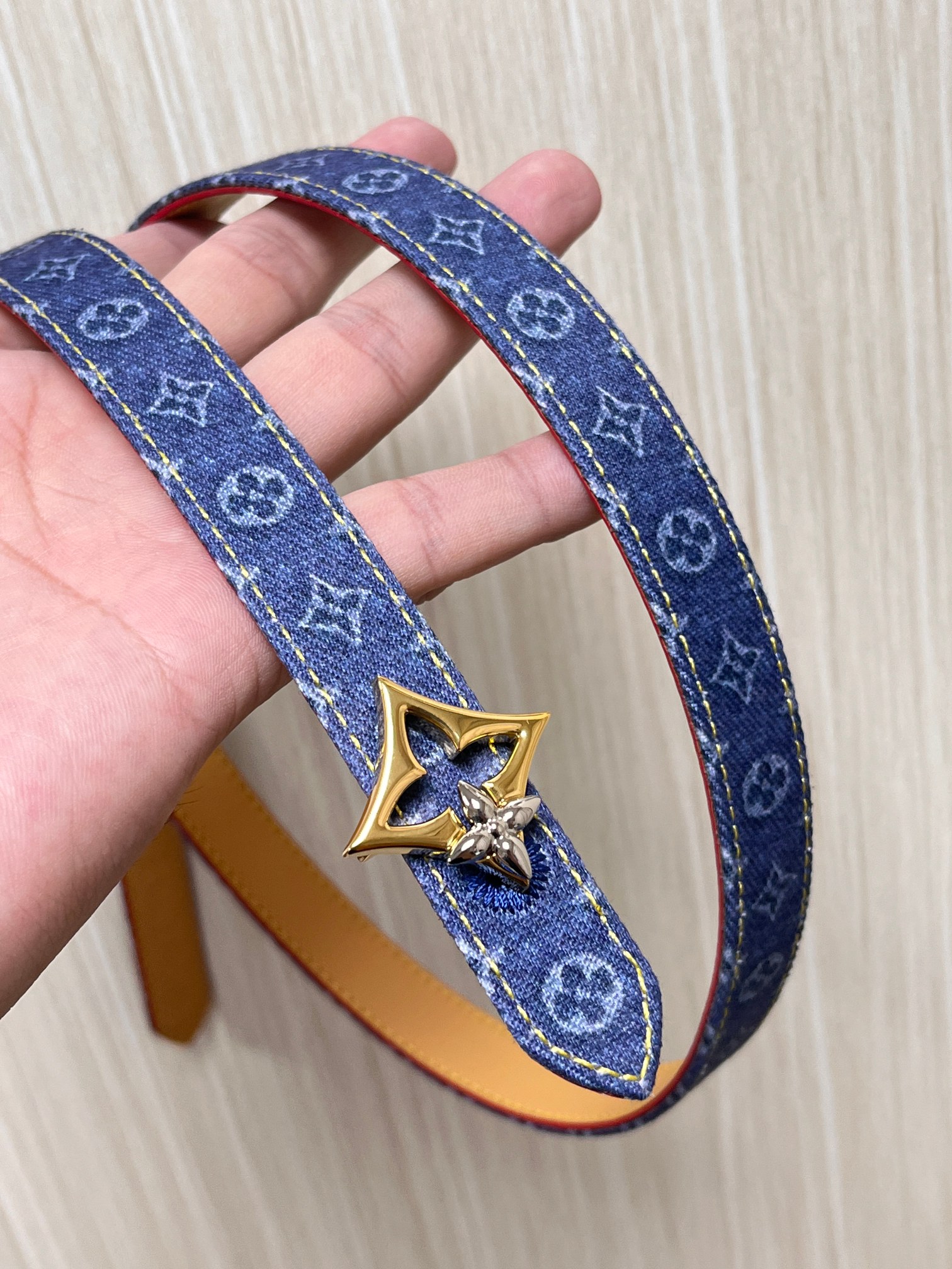 当季新款，- 牛仔篮Monogram 帆布材质，搭配复古做旧的老花印花另一面树高进口牛皮- 更适配日常穿