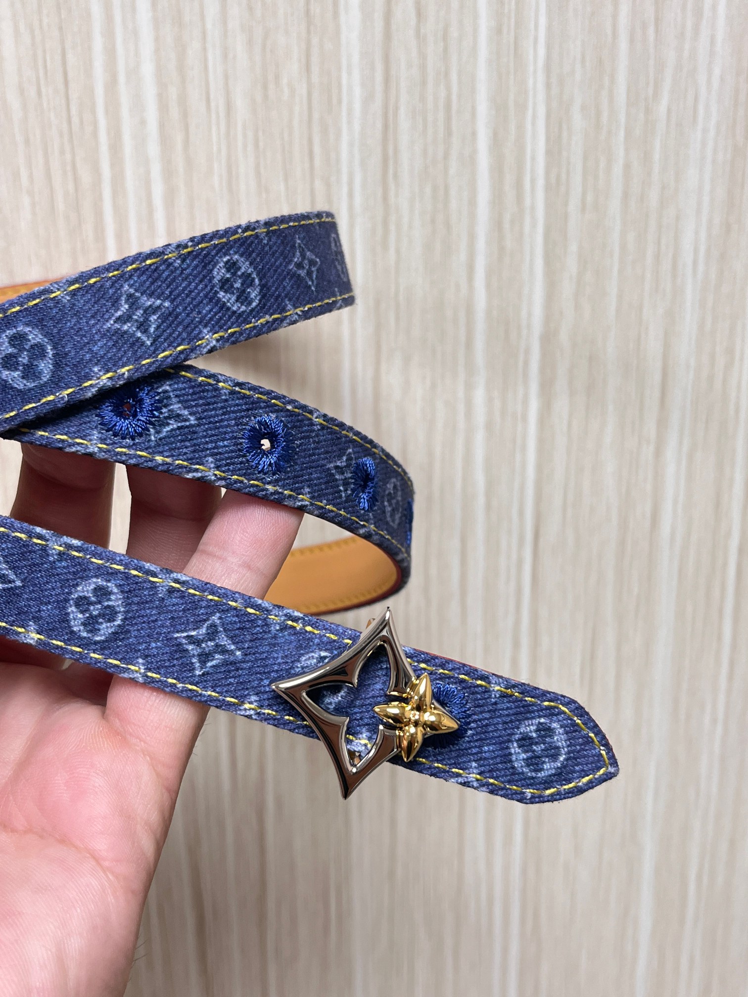 当季新款，- 牛仔篮Monogram 帆布材质，搭配复古做旧的老花印花另一面树高进口牛皮- 更适配日常穿