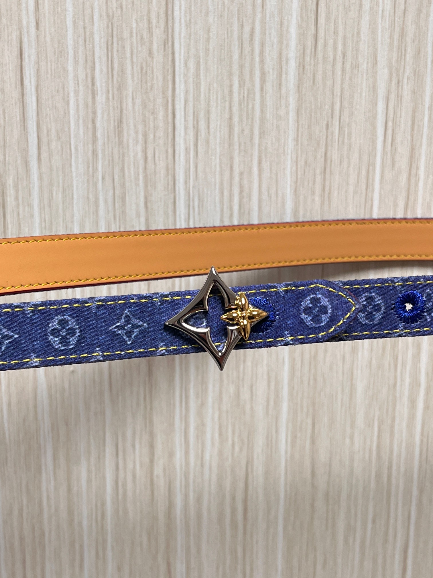当季新款，- 牛仔篮Monogram 帆布材质，搭配复古做旧的老花印花另一面树高进口牛皮- 更适配日常穿