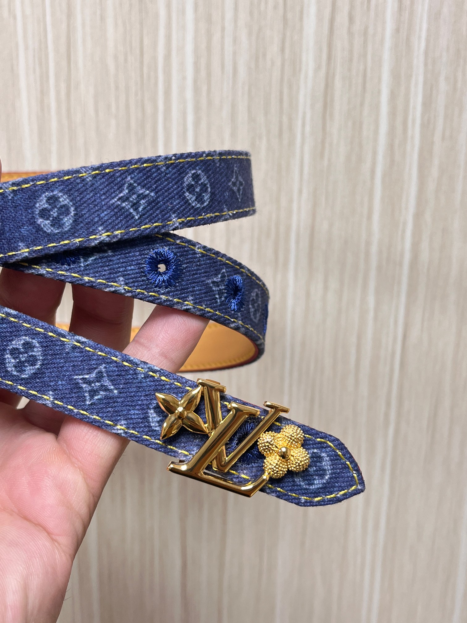 当季新款，- 牛仔篮Monogram 帆布材质，搭配复古做旧的老花印花另一面树高进口牛皮- 更适配日常穿