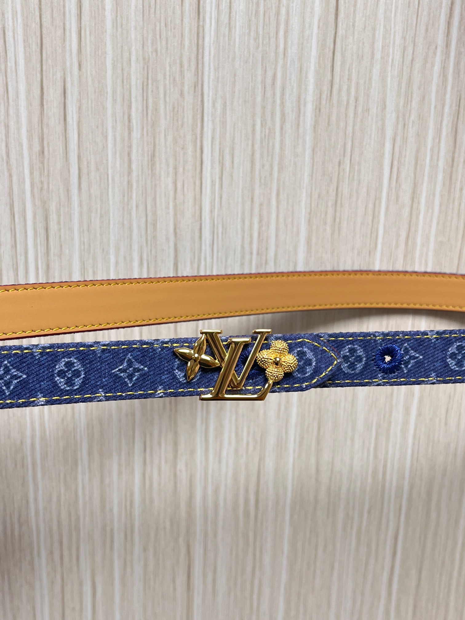 当季新款，- 牛仔篮Monogram 帆布材质，搭配复古做旧的老花印花另一面树高进口牛皮- 更适配日常穿