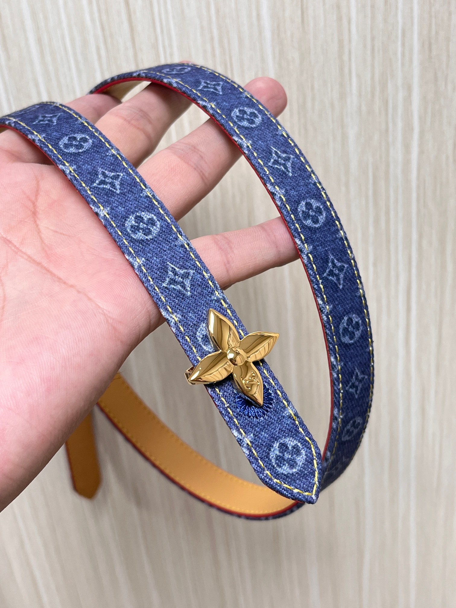 当季新款，- 牛仔篮Monogram 帆布材质，搭配复古做旧的老花印花另一面树高进口牛皮- 更适配日常穿