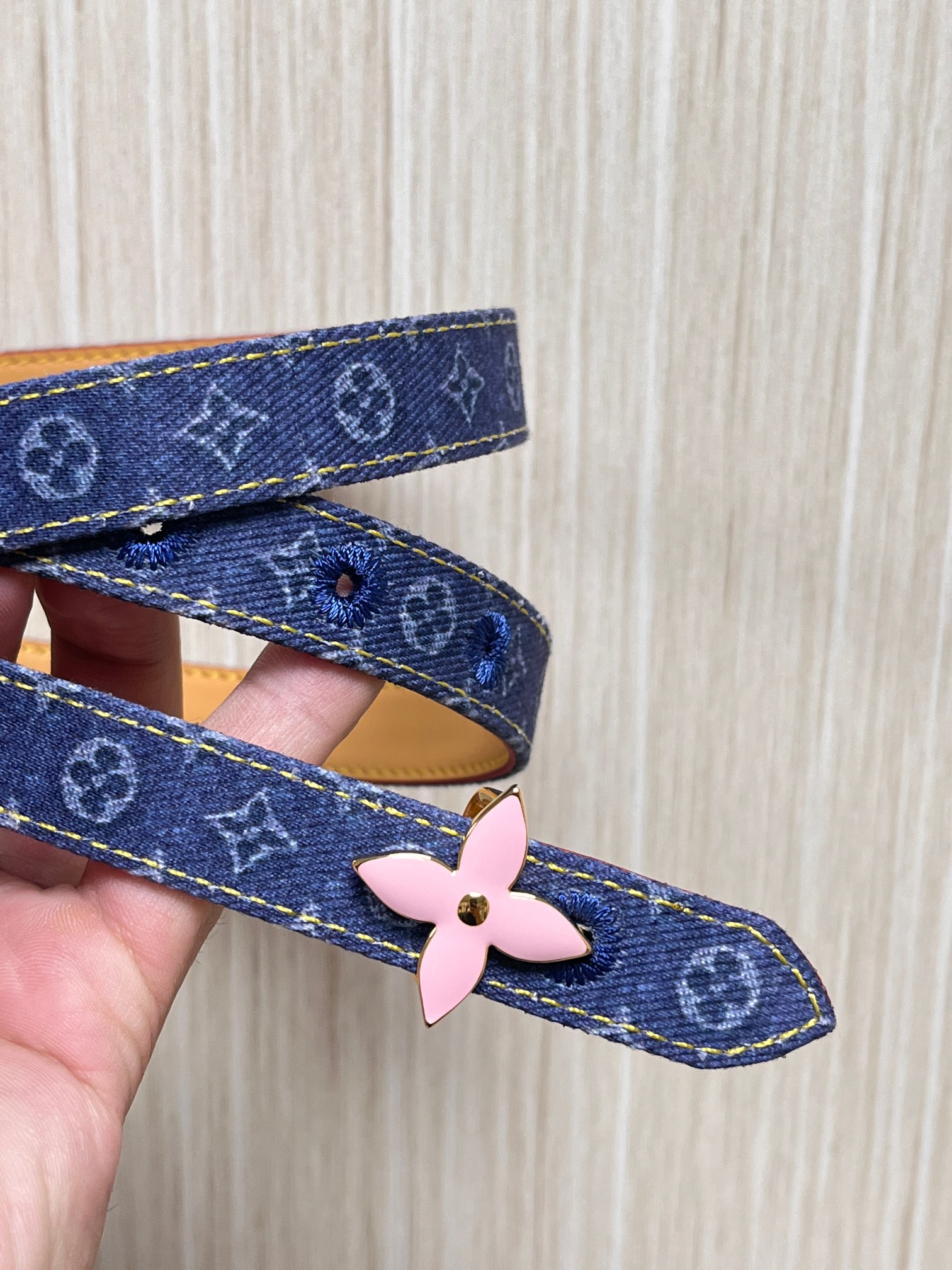 当季新款，- 牛仔篮Monogram 帆布材质，搭配复古做旧的老花印花另一面树高进口牛皮- 更适配日常穿