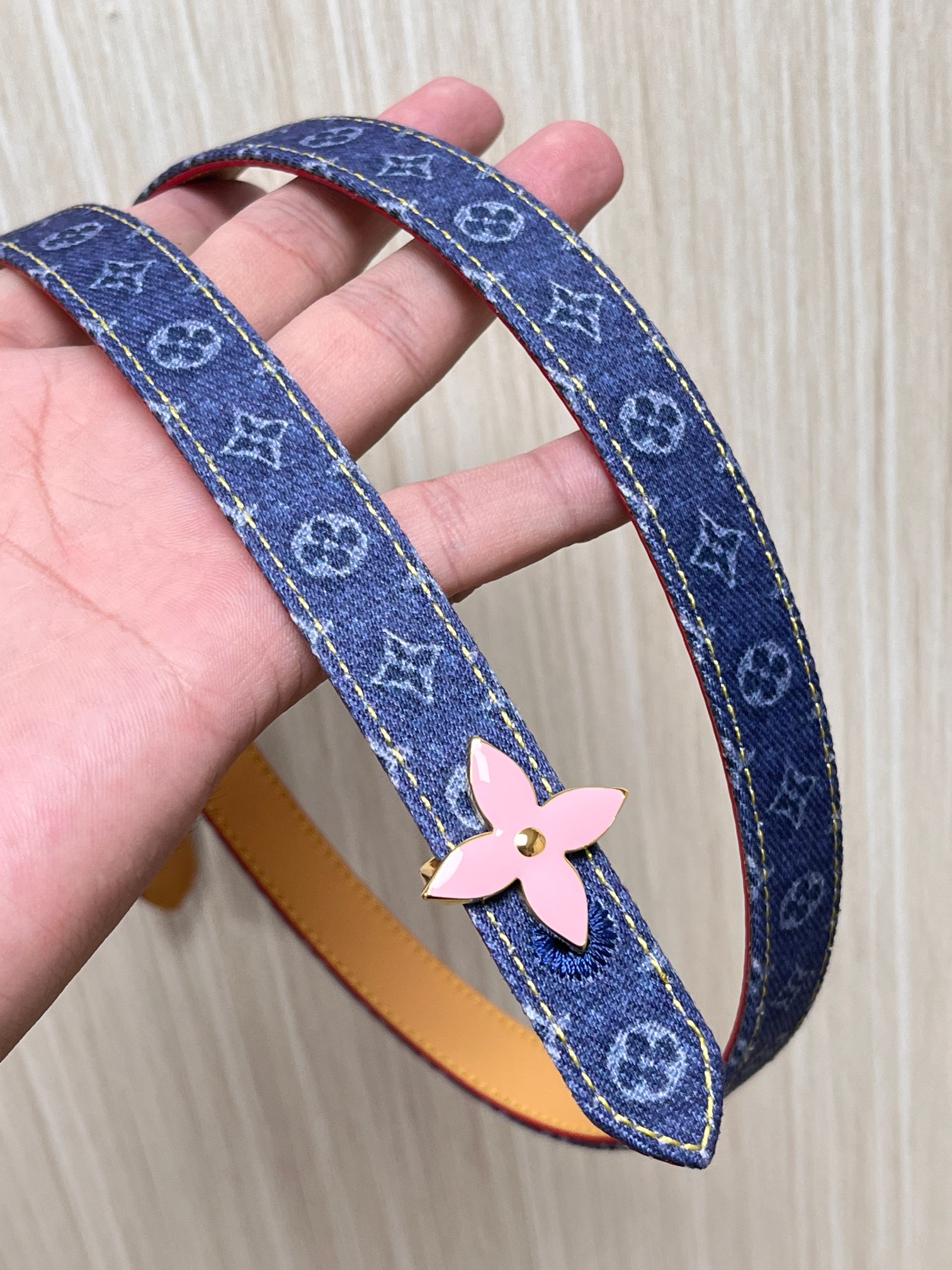 当季新款，- 牛仔篮Monogram 帆布材质，搭配复古做旧的老花印花另一面树高进口牛皮- 更适配日常穿