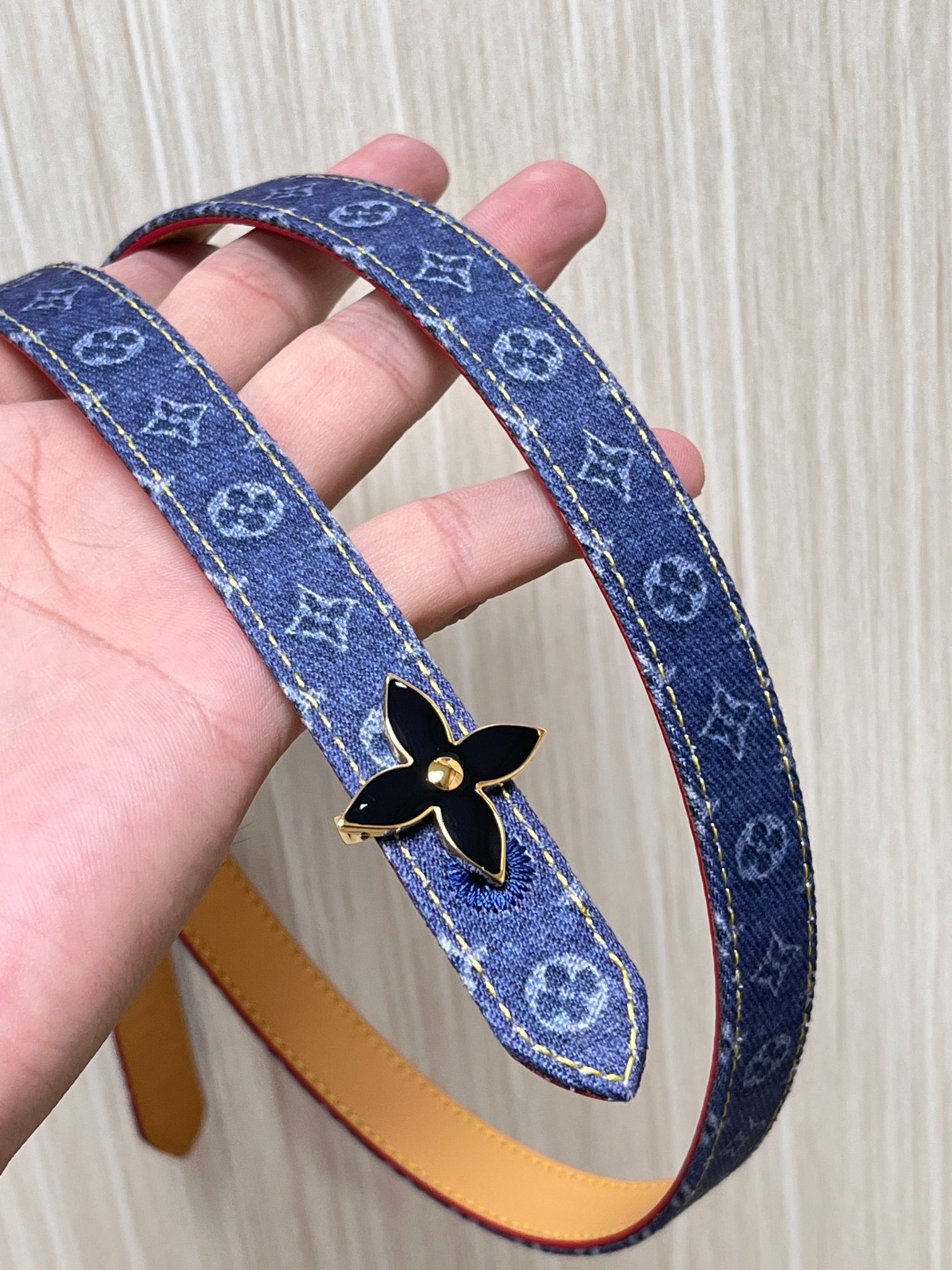 当季新款，- 牛仔篮Monogram 帆布材质，搭配复古做旧的老花印花另一面树高进口牛皮- 更适配日常穿