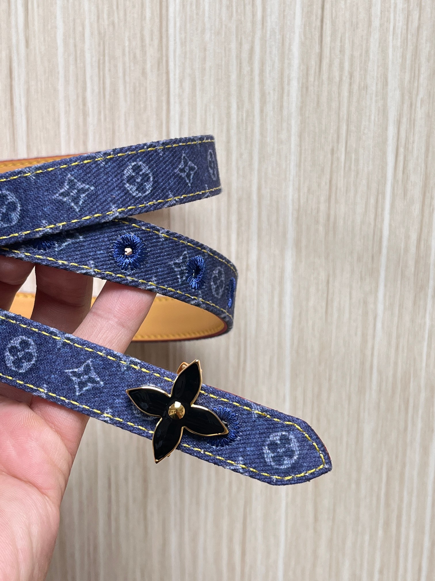 当季新款，- 牛仔篮Monogram 帆布材质，搭配复古做旧的老花印花另一面树高进口牛皮- 更适配日常穿