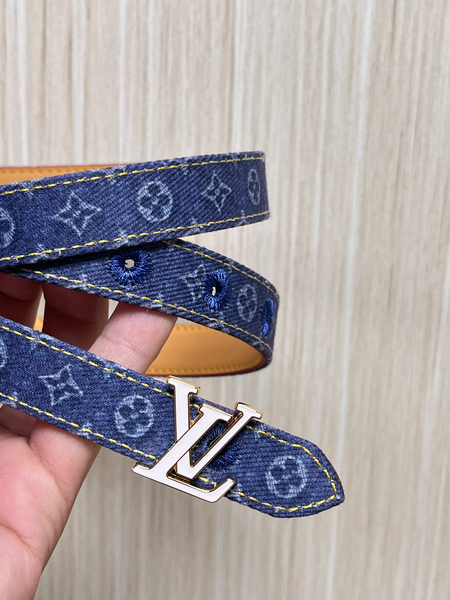 当季新款，- 牛仔篮Monogram 帆布材质，搭配复古做旧的老花印花另一面树高进口牛皮- 更适配日常穿