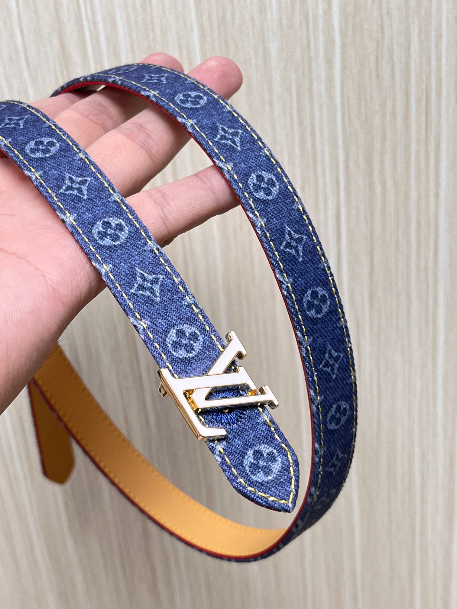 当季新款，- 牛仔篮Monogram 帆布材质，搭配复古做旧的老花印花另一面树高进口牛皮- 更适配日常穿