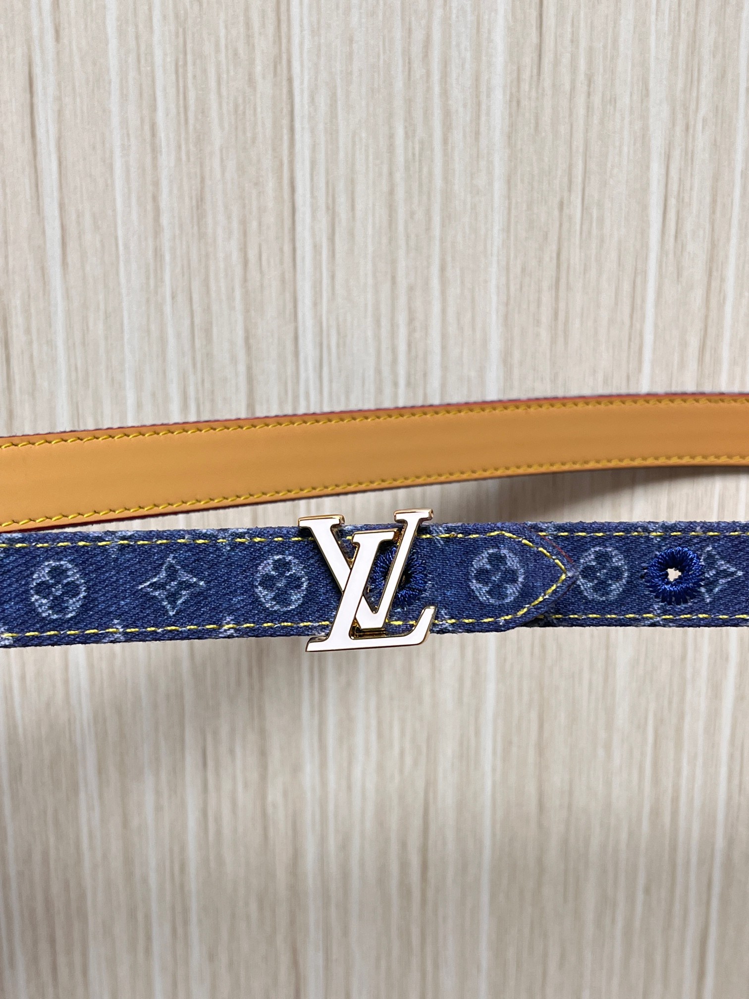 当季新款，- 牛仔篮Monogram 帆布材质，搭配复古做旧的老花印花另一面树高进口牛皮- 更适配日常穿
