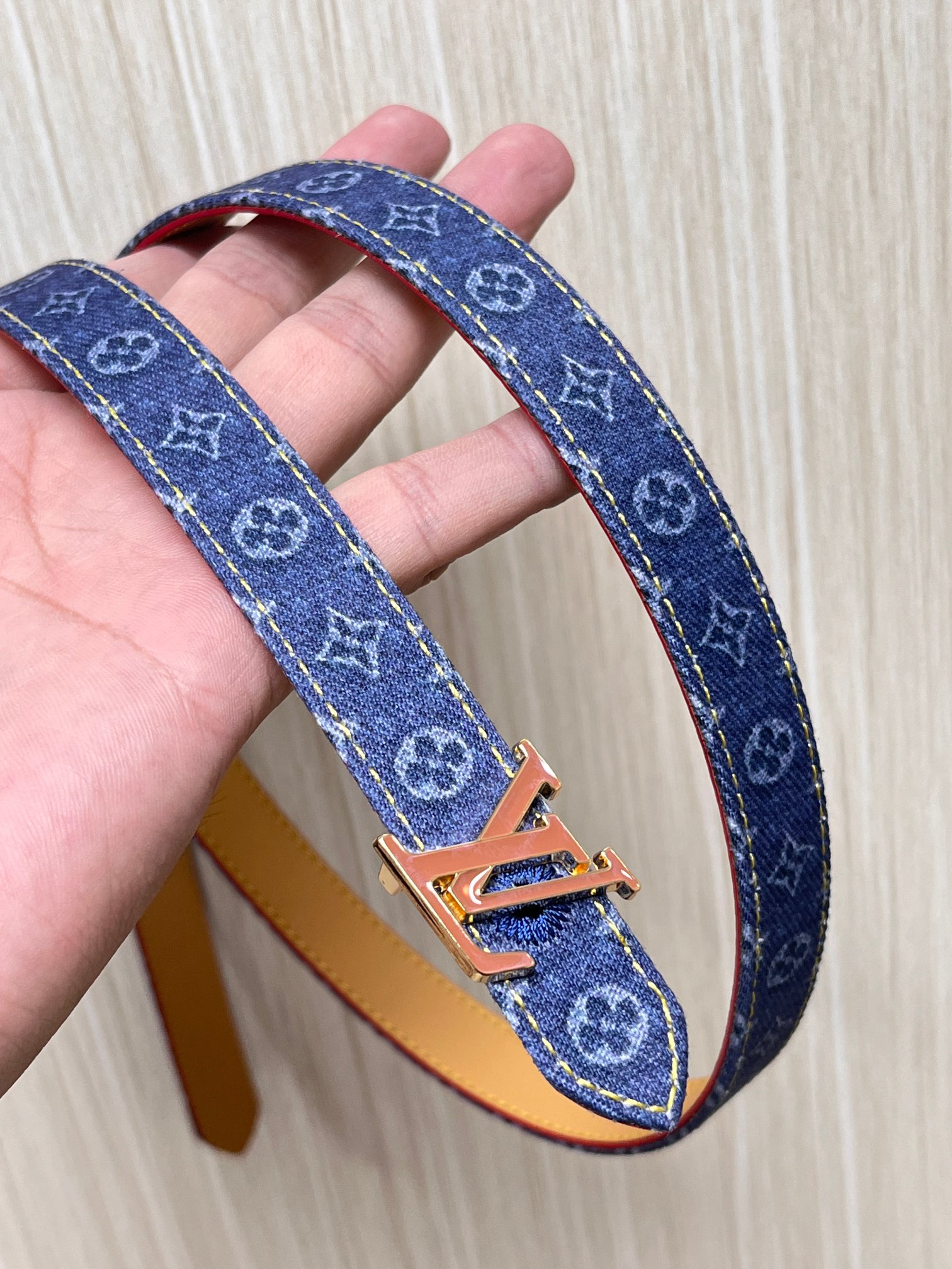 当季新款，- 牛仔篮Monogram 帆布材质，搭配复古做旧的老花印花另一面树高进口牛皮- 更适配日常穿
