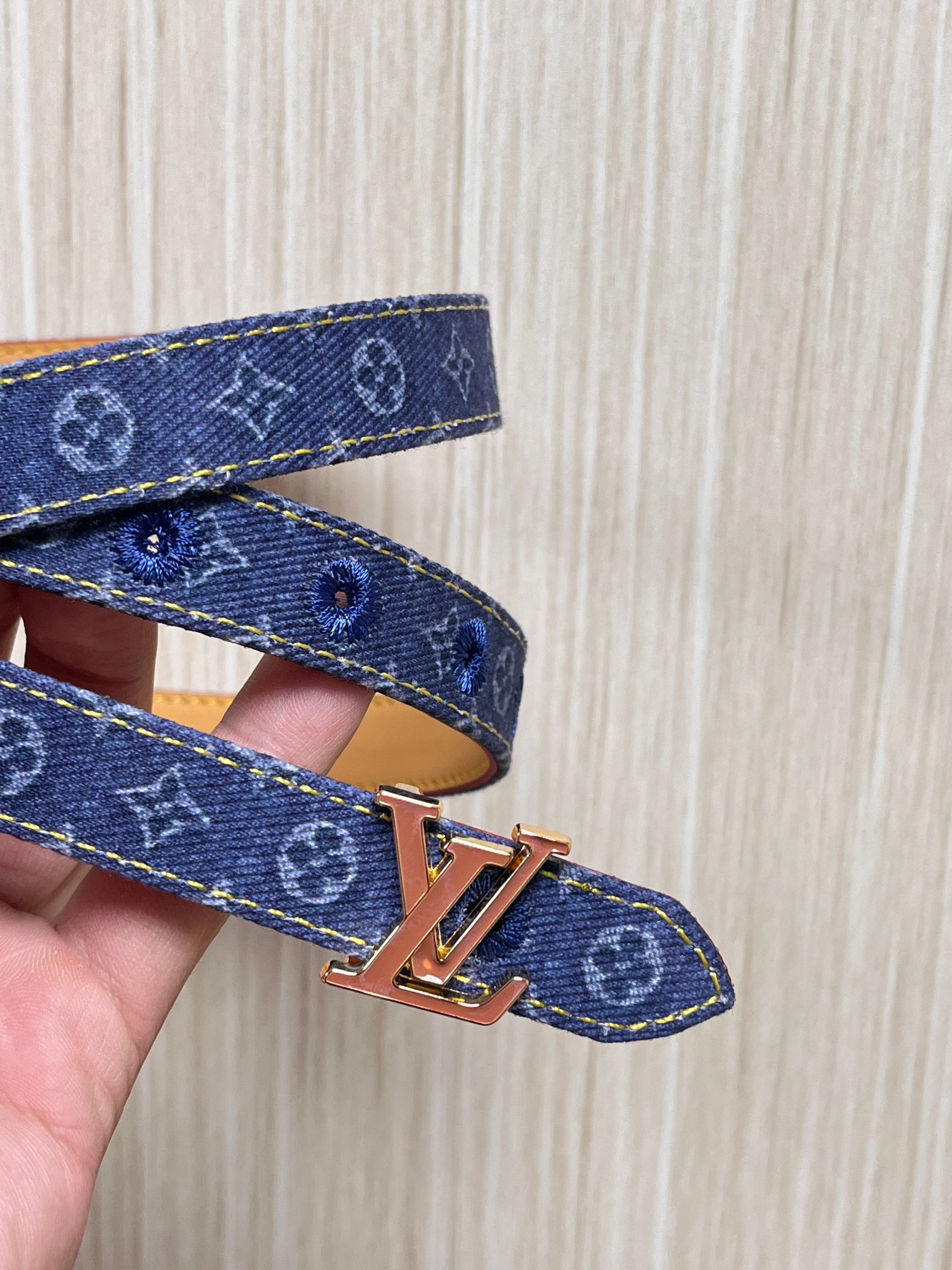 当季新款，- 牛仔篮Monogram 帆布材质，搭配复古做旧的老花印花另一面树高进口牛皮- 更适配日常穿