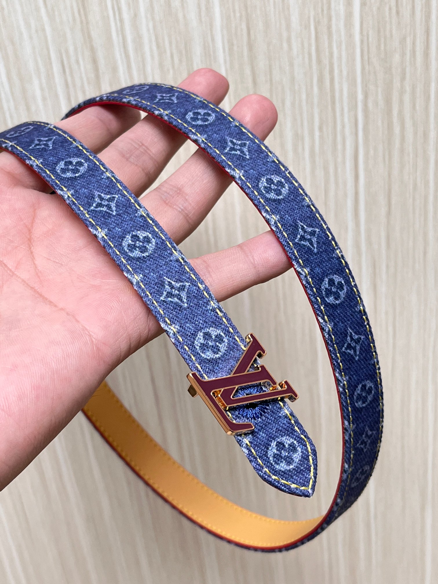 当季新款，- 牛仔篮Monogram 帆布材质，搭配复古做旧的老花印花另一面树高进口牛皮- 更适配日常穿