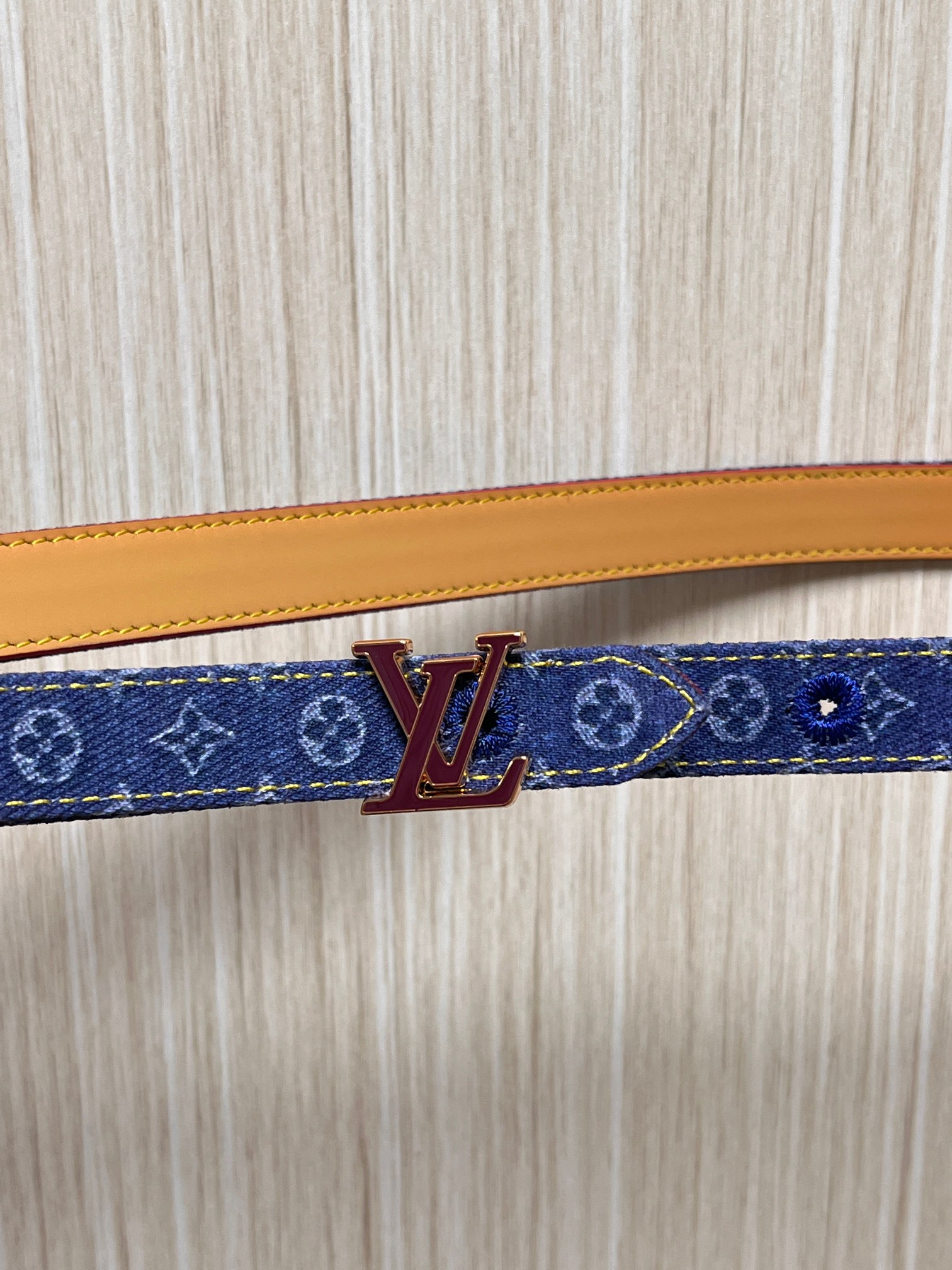 当季新款，- 牛仔篮Monogram 帆布材质，搭配复古做旧的老花印花另一面树高进口牛皮- 更适配日常穿