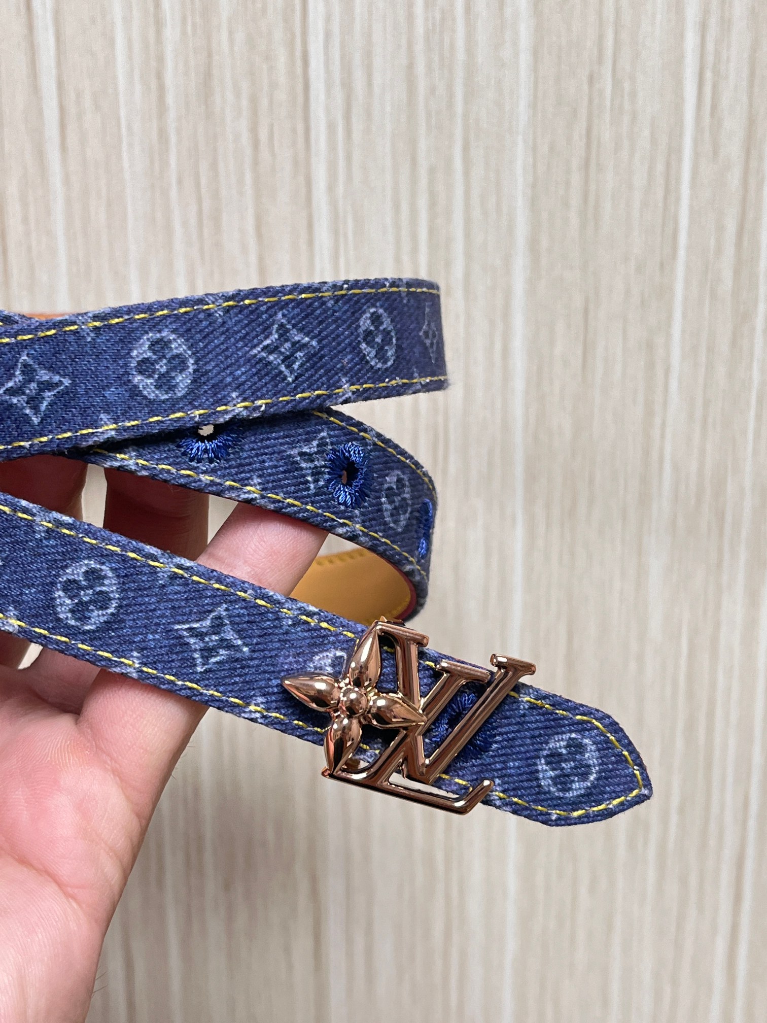 当季新款，- 牛仔篮Monogram 帆布材质，搭配复古做旧的老花印花另一面树高进口牛皮- 更适配日常穿