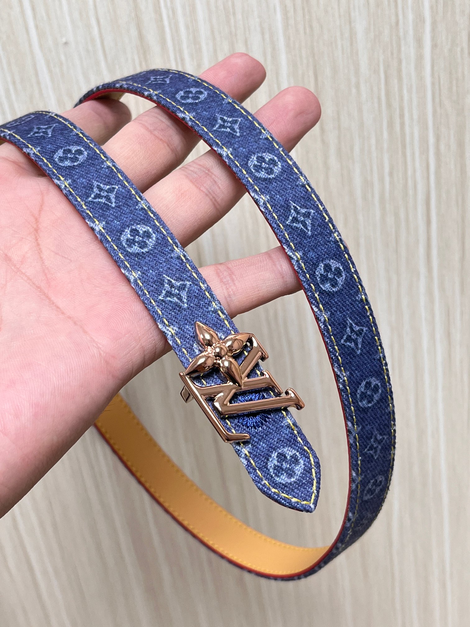 当季新款，- 牛仔篮Monogram 帆布材质，搭配复古做旧的老花印花另一面树高进口牛皮- 更适配日常穿