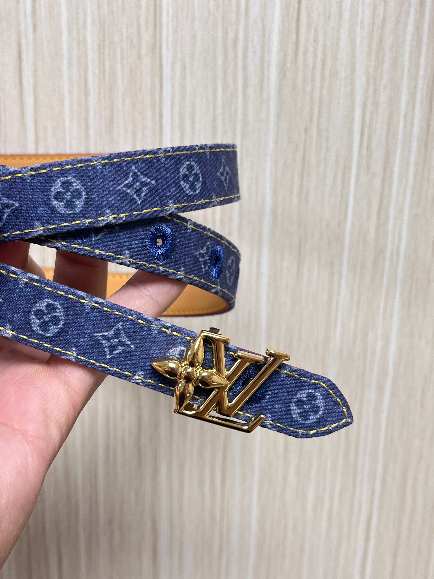 当季新款，- 牛仔篮Monogram 帆布材质，搭配复古做旧的老花印花另一面树高进口牛皮- 更适配日常穿