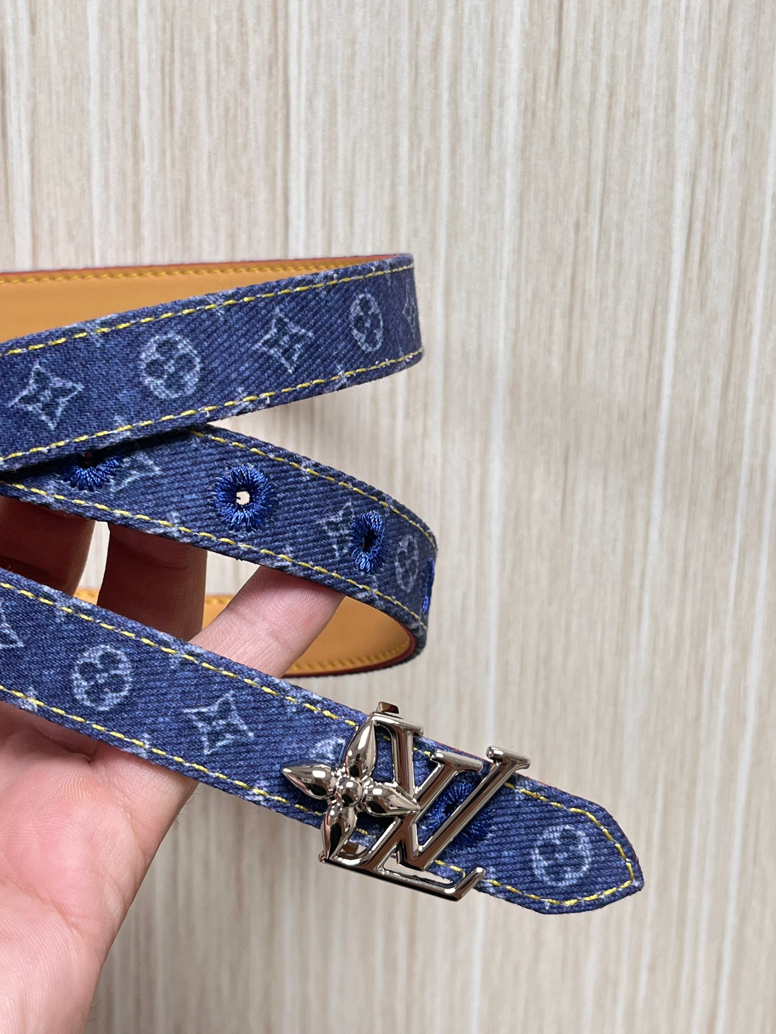 当季新款，- 牛仔篮Monogram 帆布材质，搭配复古做旧的老花印花另一面树高进口牛皮- 更适配日常穿