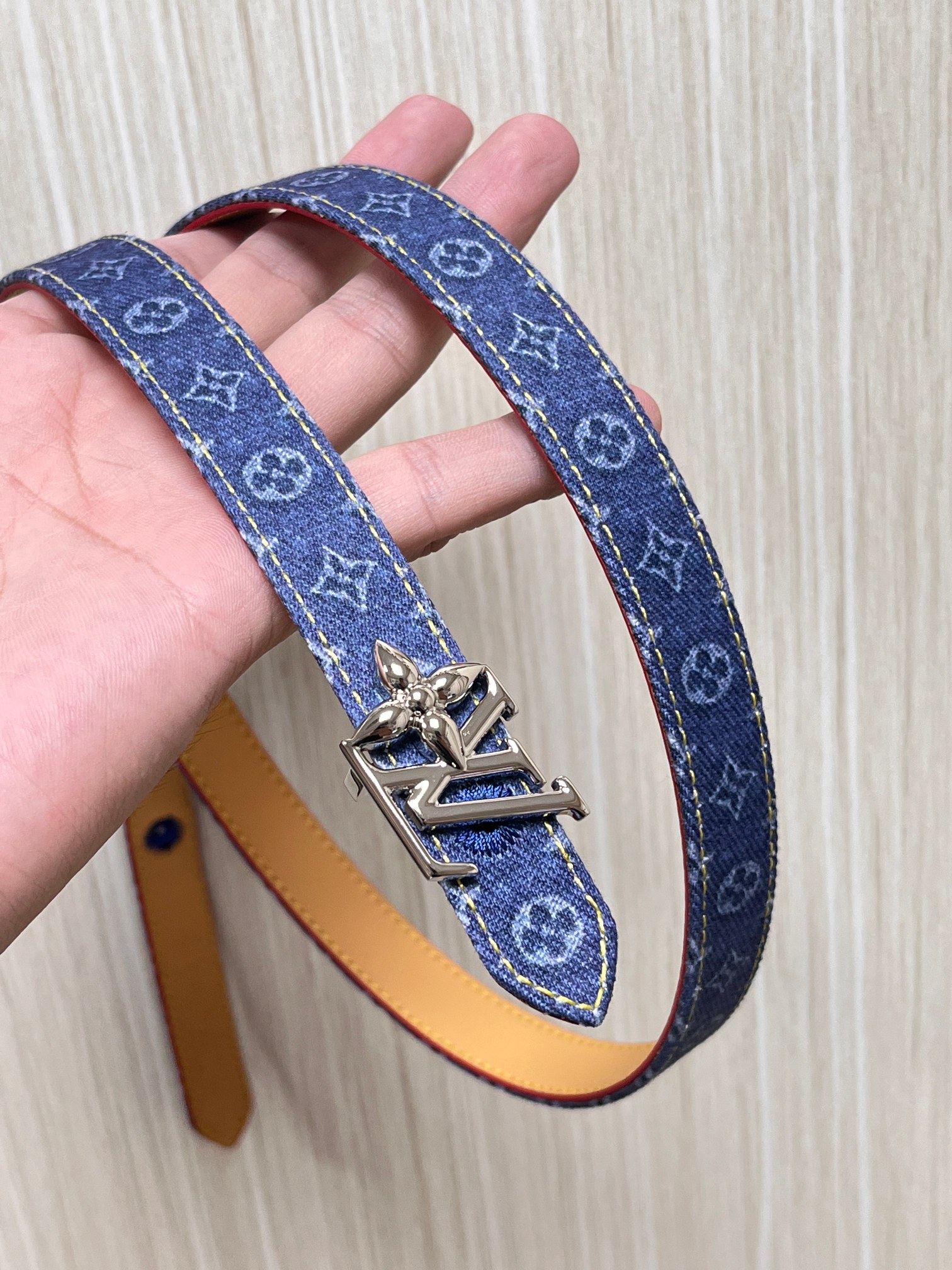 当季新款，- 牛仔篮Monogram 帆布材质，搭配复古做旧的老花印花另一面树高进口牛皮- 更适配日常穿