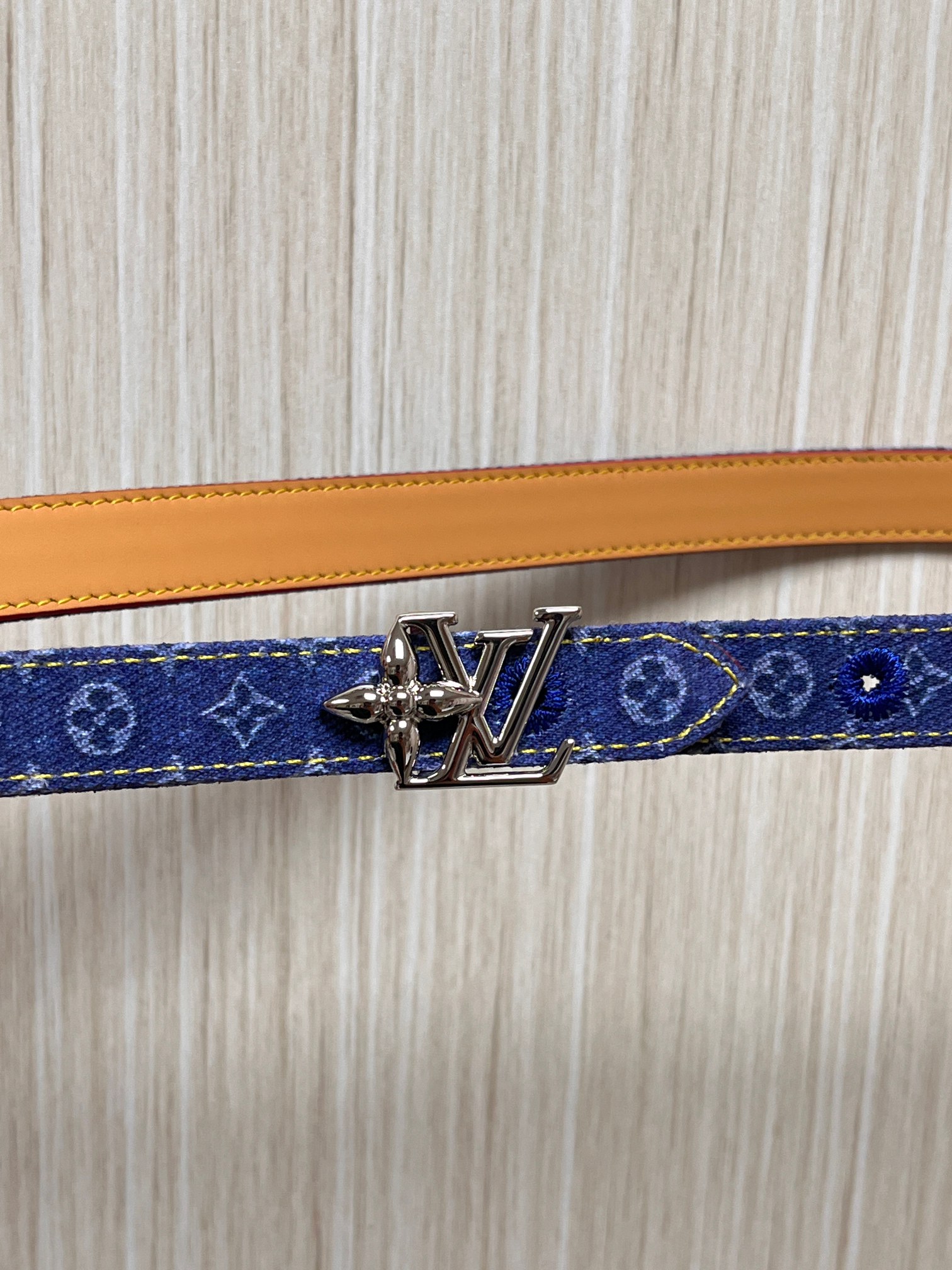 当季新款，- 牛仔篮Monogram 帆布材质，搭配复古做旧的老花印花另一面树高进口牛皮- 更适配日常穿