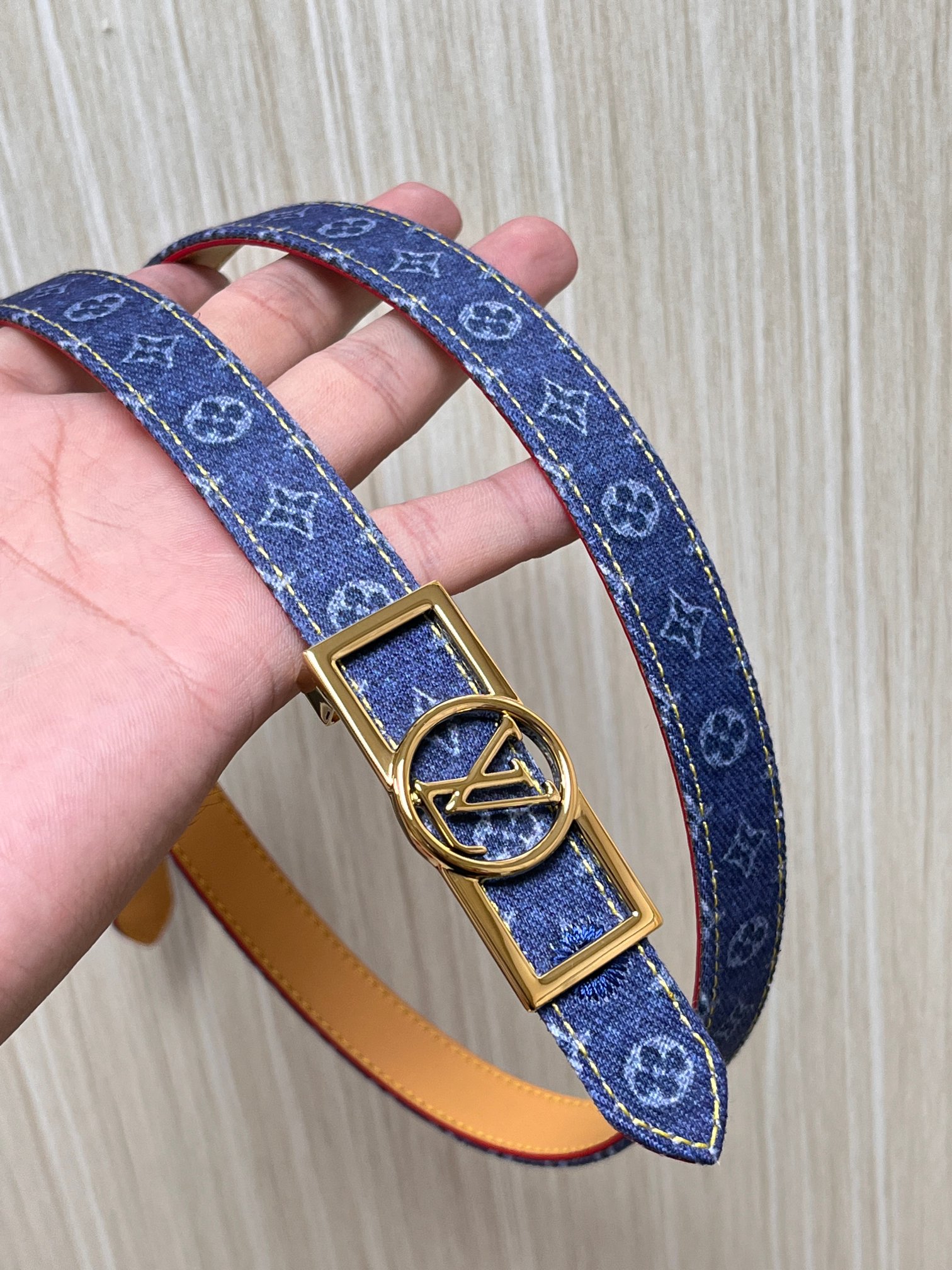当季新款，- 牛仔篮Monogram 帆布材质，搭配复古做旧的老花印花另一面树高进口牛皮- 更适配日常穿
