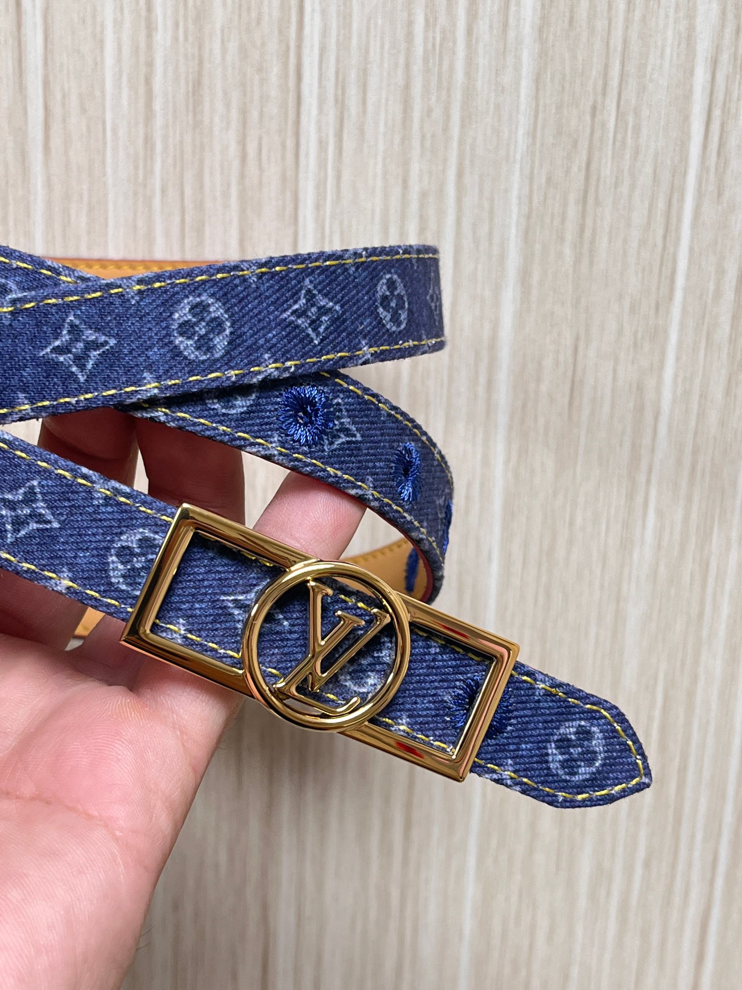 当季新款，- 牛仔篮Monogram 帆布材质，搭配复古做旧的老花印花另一面树高进口牛皮- 更适配日常穿