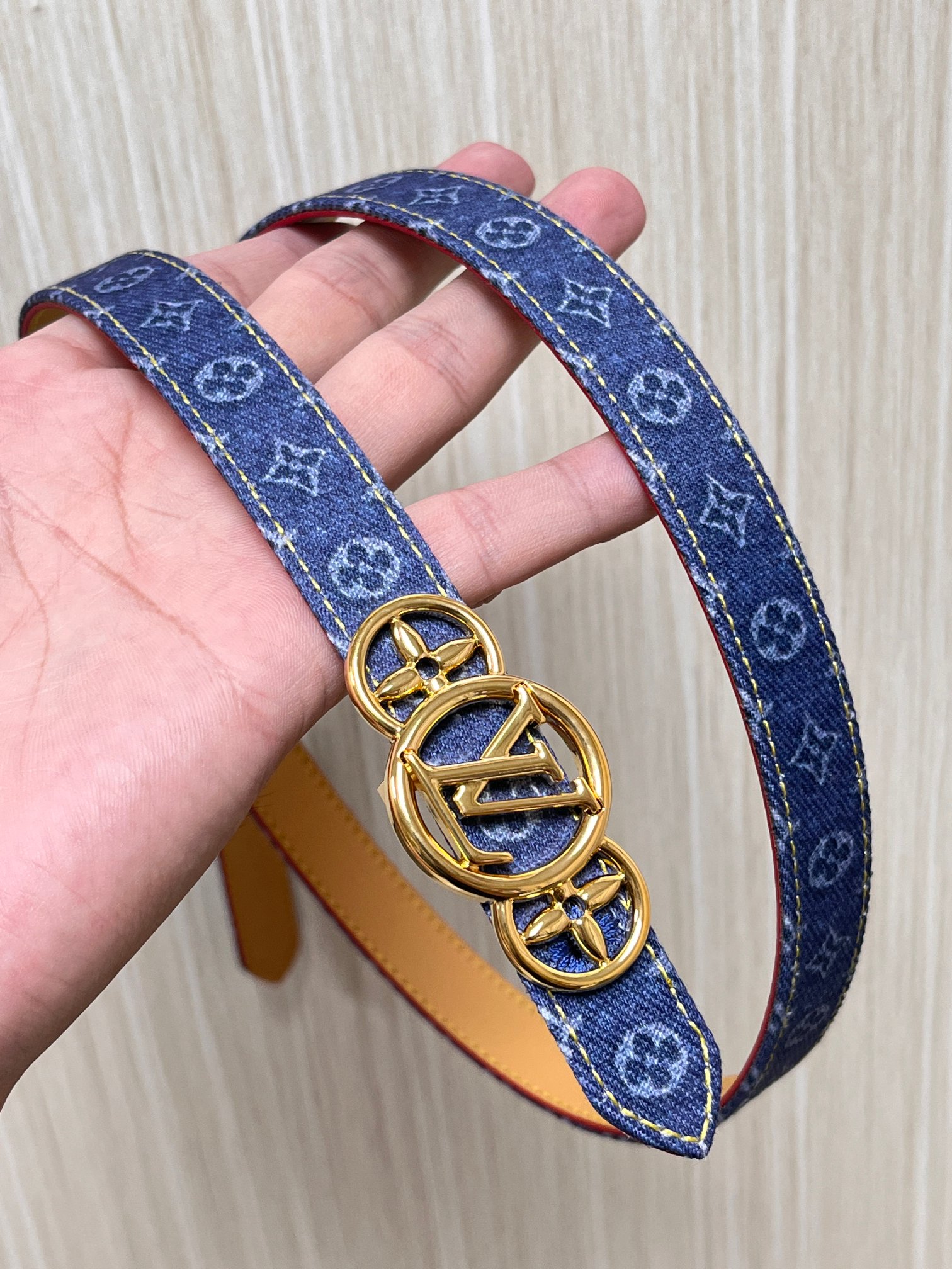 当季新款，- 牛仔篮Monogram 帆布材质，搭配复古做旧的老花印花另一面树高进口牛皮- 更适配日常穿